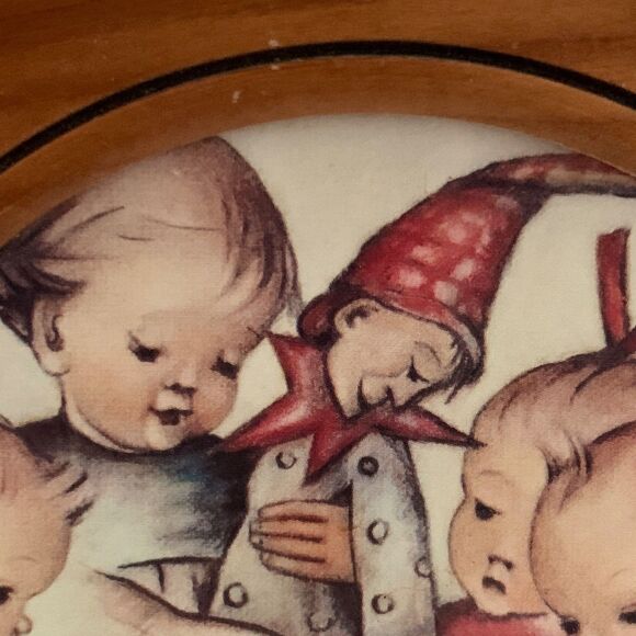 Goebel Hummel Wall Art Round Wooden Small W. Germany Baby Crib Nursery 6 inches - Picture 3 of 11